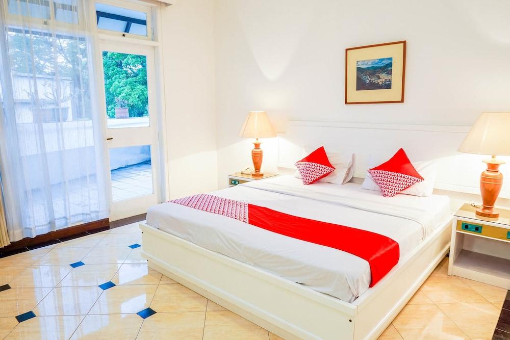 Hotel Utari Dago Bandung Exterior photo