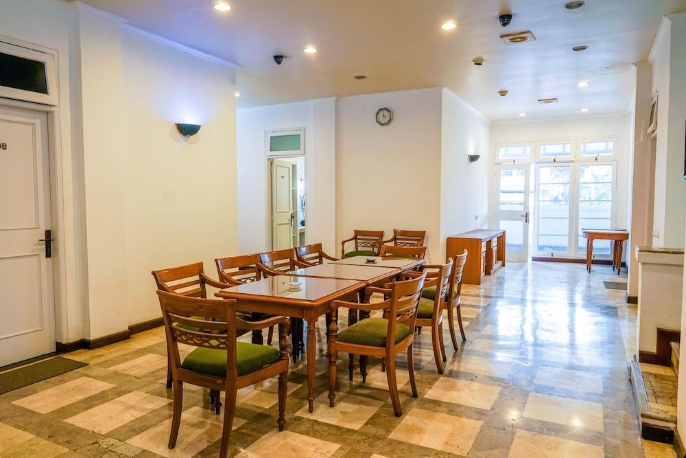 Hotel Utari Dago Bandung Exterior photo